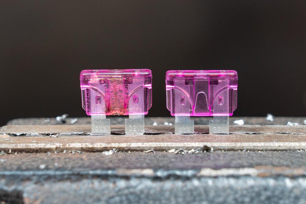 چرا همیشه فیوز یدک در ماشین داشته باشیم